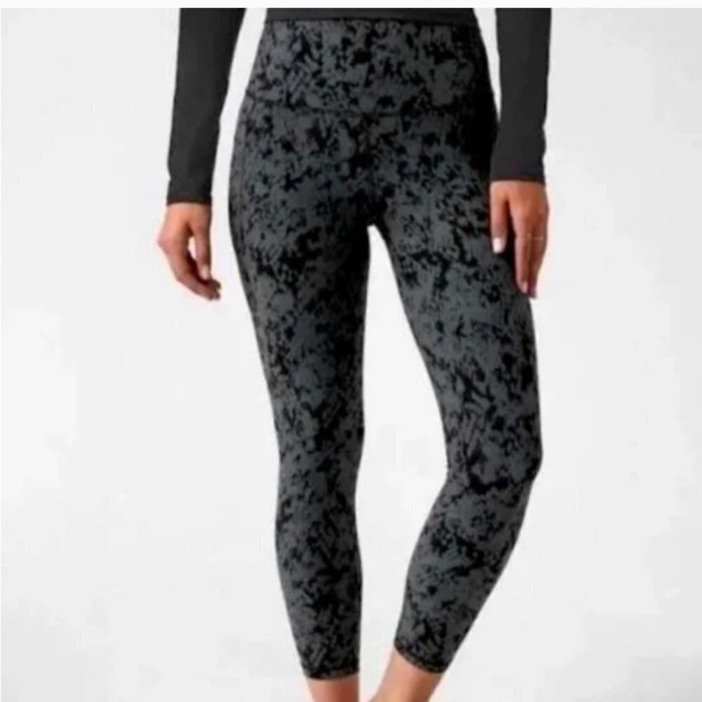 Athleta Salutation Stash Pocket 7/8 Tight